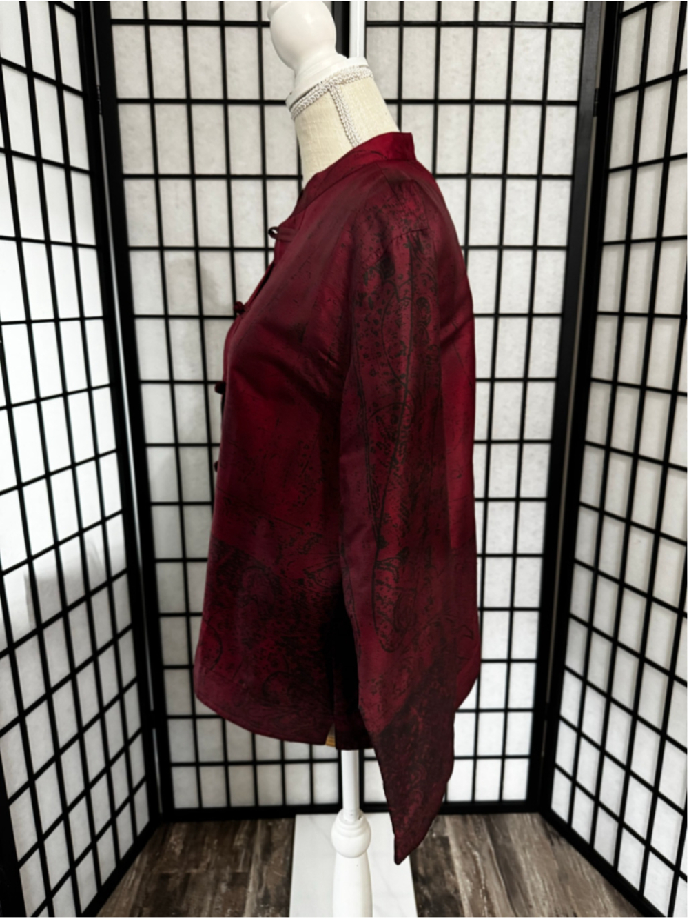 Women's Chico's 100% Silk Blouse Red Black Size M - Picture 2 of 5